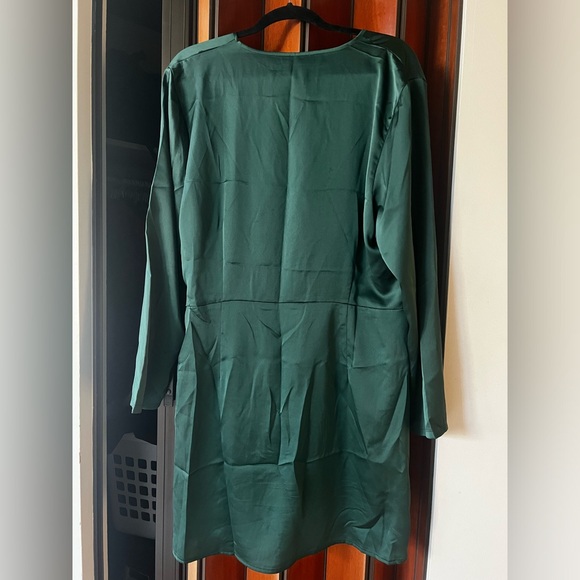 Pretty Little Thing Emerald Dress Size XL - Picture 7 of 7